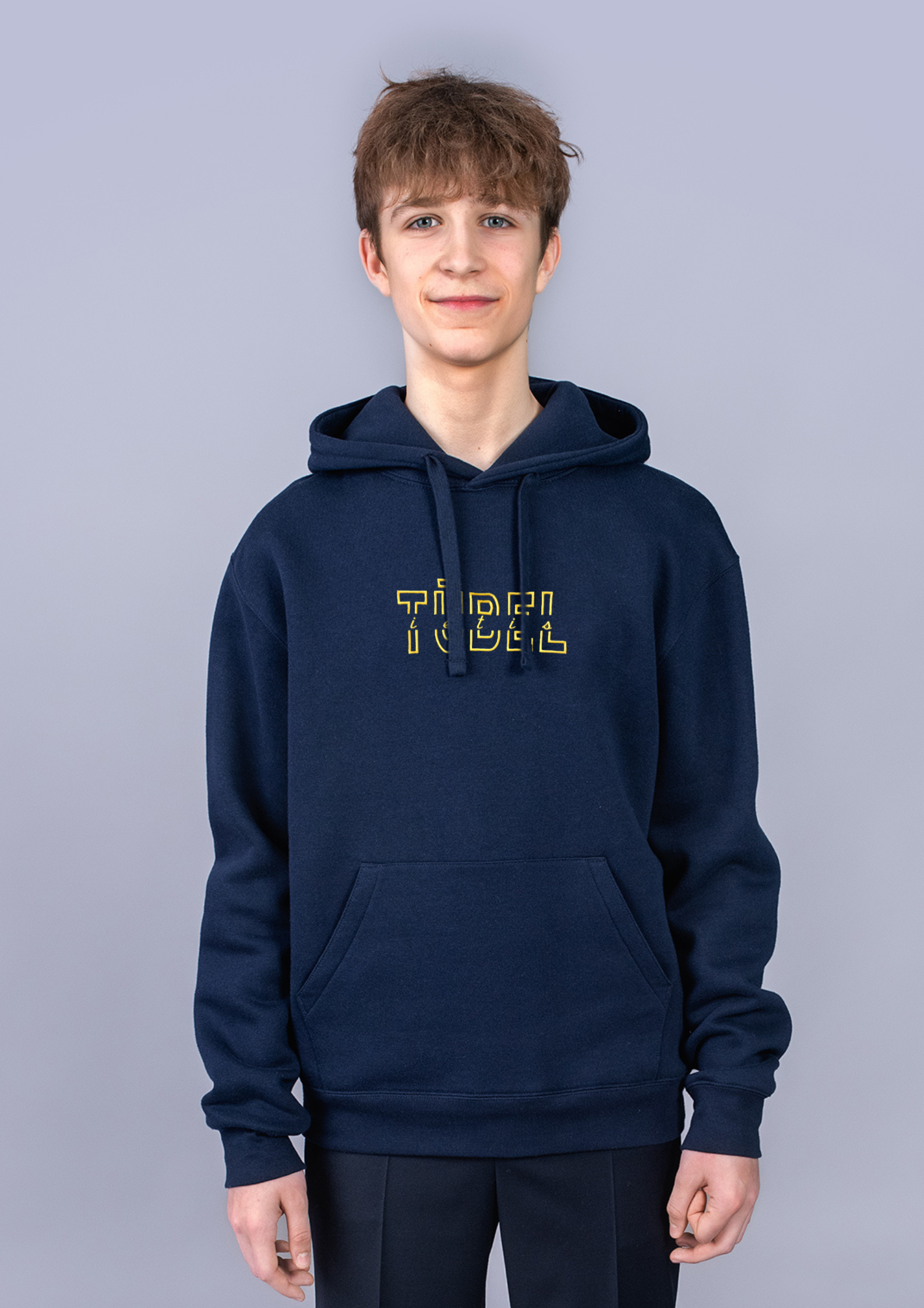 Džemperis su gobtuvu su užrašu