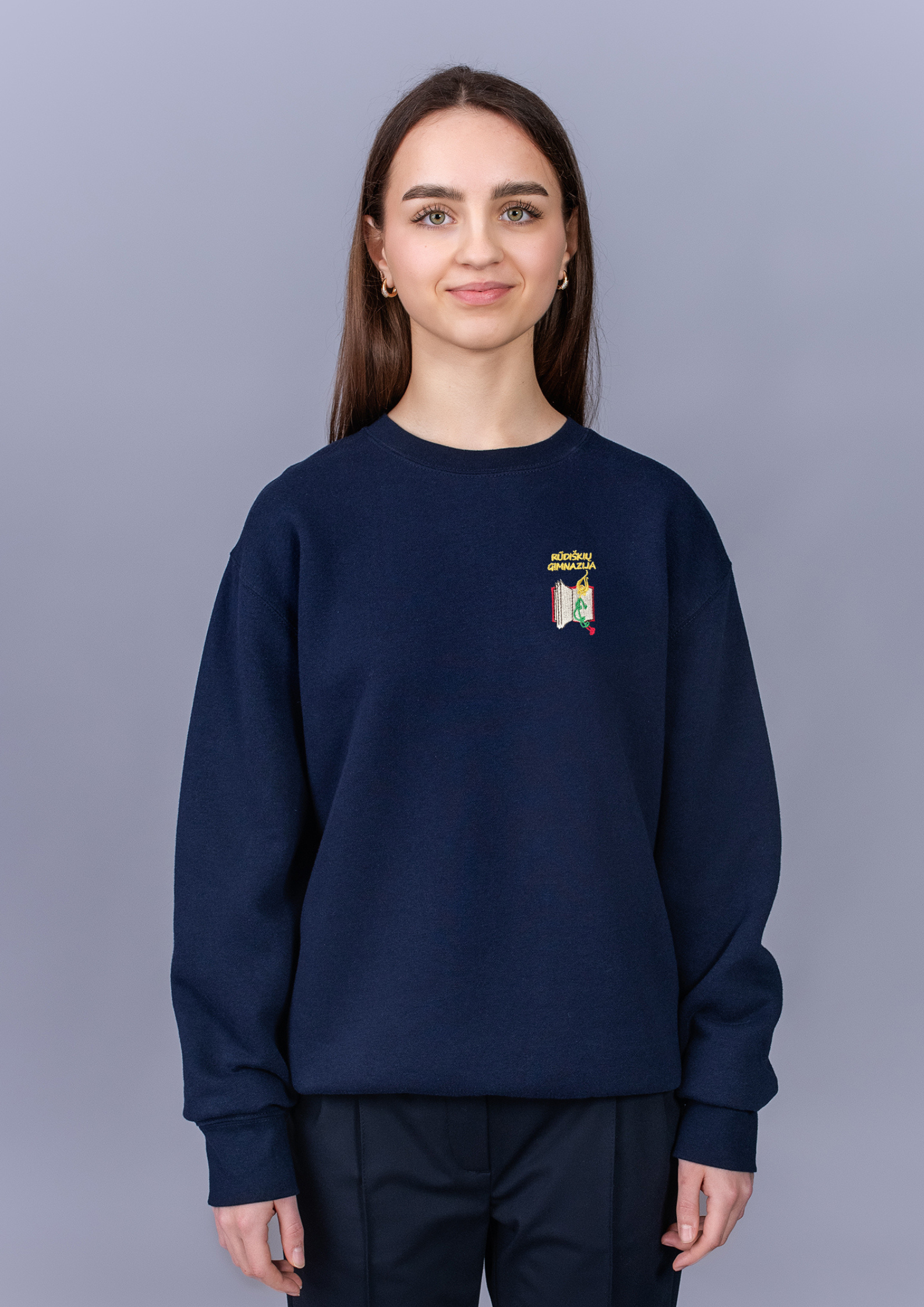 Džemperis be gobtuvo su užrašu